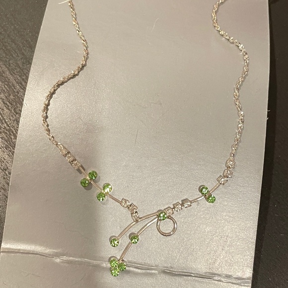 New Emerald Floral Necklace - Picture 2 of 3